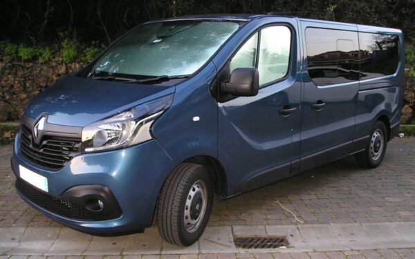 Renault Trafic L2H1 desde 2014 (Zona trasera sin revestimiento y portón)