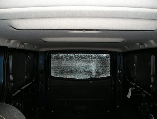 Renault Trafic L2H1 desde 2014 (Zona trasera sin revestimiento y portón) - Imagen 16