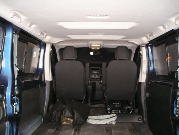 Renault Trafic L2H1 desde 2014 (Zona trasera sin revestimiento y portón) - Imagen 13