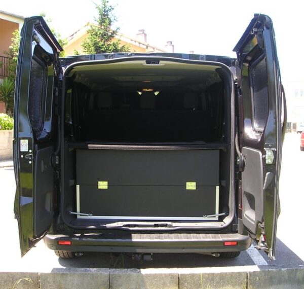 Renault Trafic L1H1 desde 2014 (Zona trasera sin revestimiento y doble puerta trasera) - Imagen 10