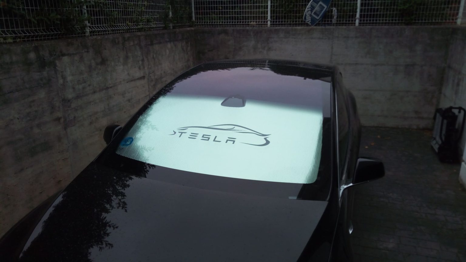 Tesla Model X - TESLA